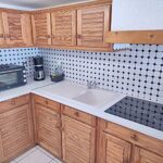 Amelie les bains location daviaud, Voici une photo de la cuisine du T2 n°10. Cette location se trouve à 100 mètres de la cure.