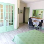 Amelie les bains location daviaud, photo du coin séjour du studio n°C4 avec WIFI gratuit. Cette location se trouve à 100 mètres des thermes.
