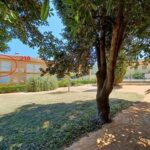 Vue du jardin, balcon de la location F2 n°210 loué par Résidence le Catalogne** à Amélie les bains