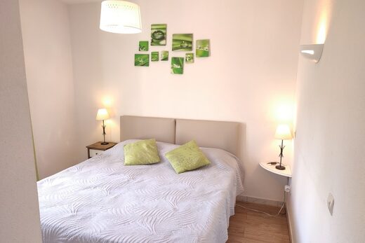 Amelie les bains location daviaud, photo de la chambre du T2 n°B6. Cette location se trouve à 100 mètres des thermes.