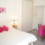 Amelie les bains location daviaud, photo du coin nuit du studio n°C3 avec WIFI gratuit. Cette location se trouve à 100 mètres des thermes.