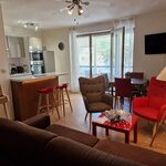 T2 renove, salon lumineux et spacieux dans une location a Amelie-les-Bains, loue par Sylvie Humphreys-Vaudore