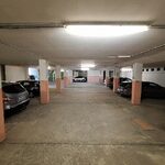 Garage sous digicode avec places numérotées