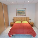 grande chambre avec lit double dans la location F2 n°314 loué par la Résidence le Catalogne** à Amélie les bains