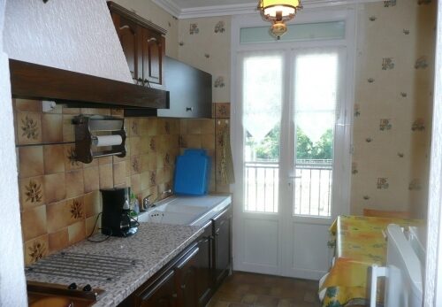 Cuisine moderne et équipée dans une location à Amélie -les-Bains, proposée par Mme Brantus