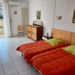 Chambre spacieuse avec balcon location F2 n°201 loué par la Résidence le Catalogne** à Amélie les bains