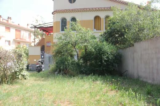 T4 dans villa avec 700 m² de terrain privatif clôturé &#8211; Delbos
