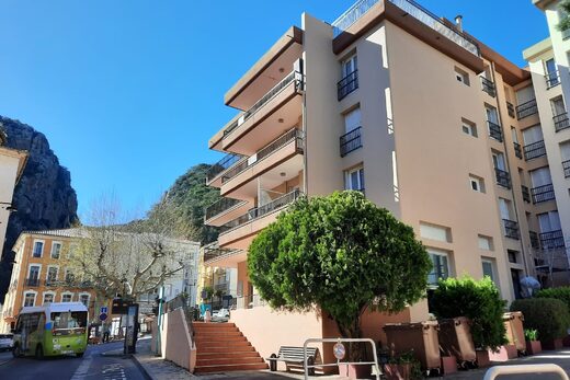 T3 Face aux thermes &#8211; Carrere