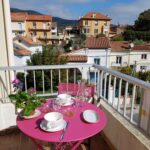 Détente sur un balcon ensoleillé dans une location à Amélie-Les-Bains proposée par Fesenbeck Marie-Thérèse