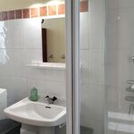 Salle de bain du T3 situé à Amélie les bains, propriétaire Béatrice Breton