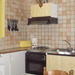 T2 renove, cuisine dans un gîte a Amelie-les-Bains, loue par Michel Guitard