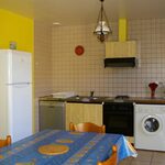 T3 renove, cuisine dans un gîte a Amelie-les-Bains, loue par Michel Guitard