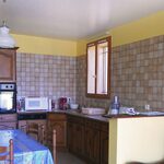 T3 renove, cuisine dans un gîte a Amelie-les-Bains, loue par Michel Guitard